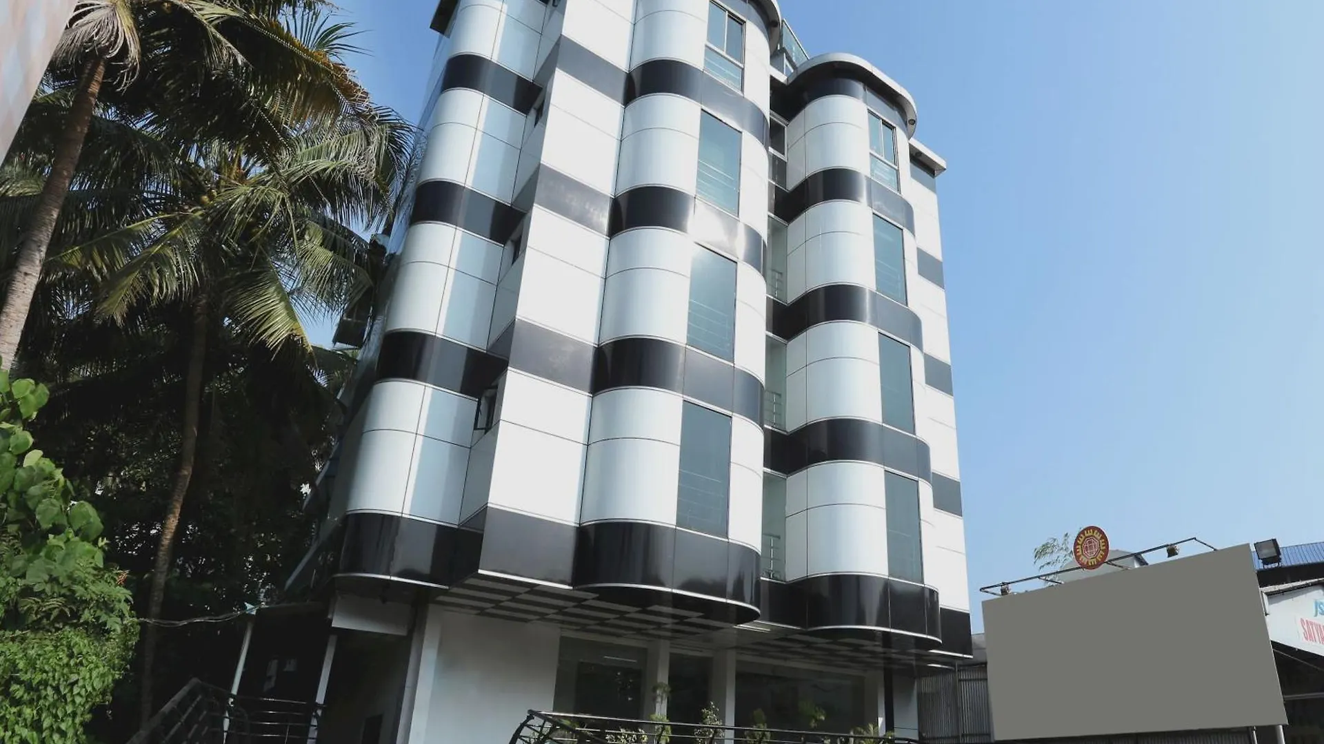 Super Townhouse Malabar Illam Hotel Kochi 4*,